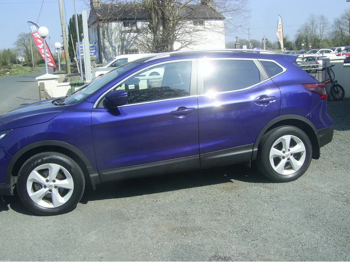 Nissan Qashqai 1.5 SV 18 4DR - Image 3