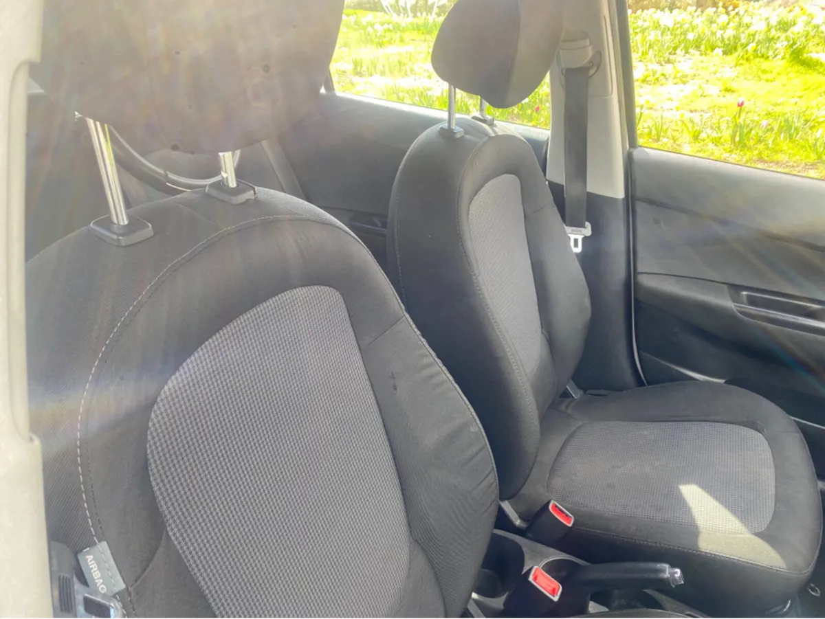 Hyundai i20 CLASSIC 84BHP 5DR 85PS - Image 5