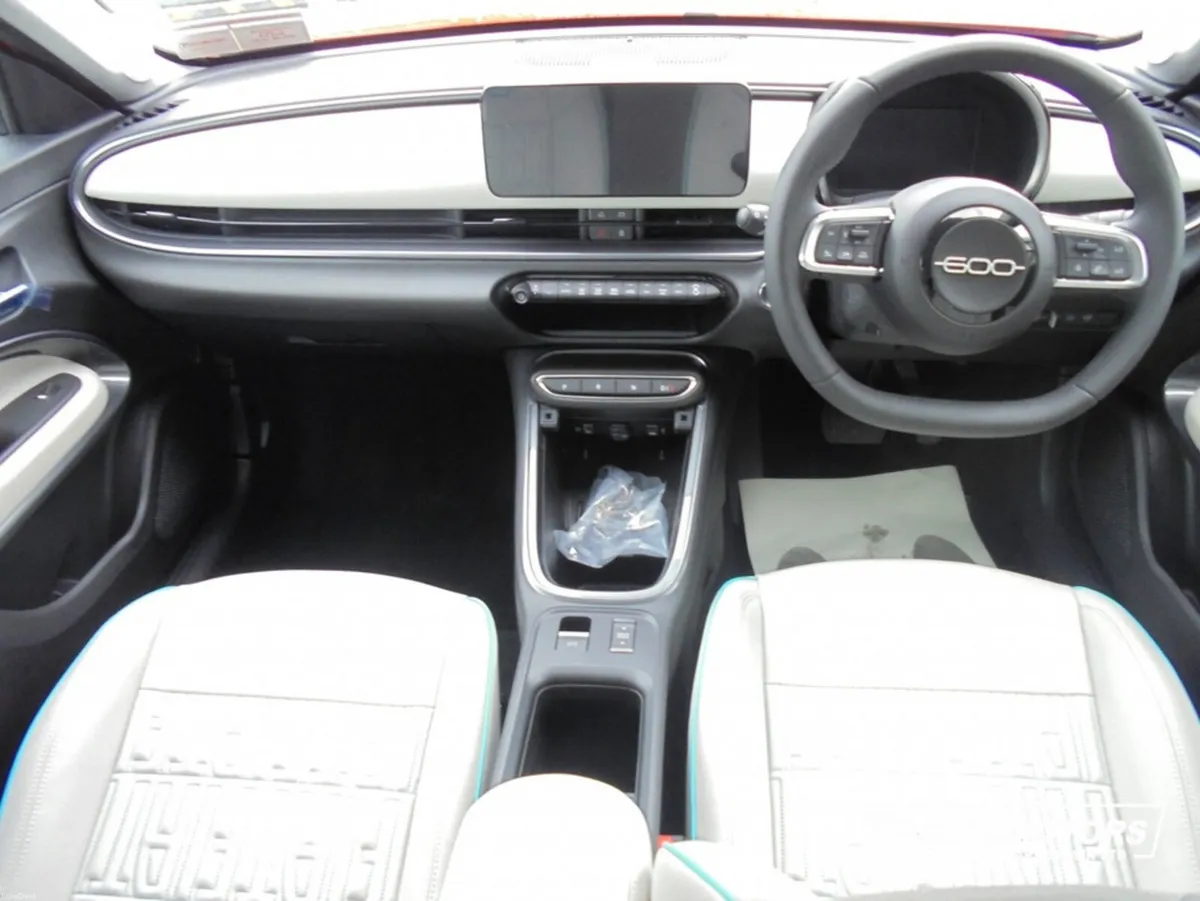 Fiat 600 LA PRIMA HYBRID 1.2 100BHP - Image 2