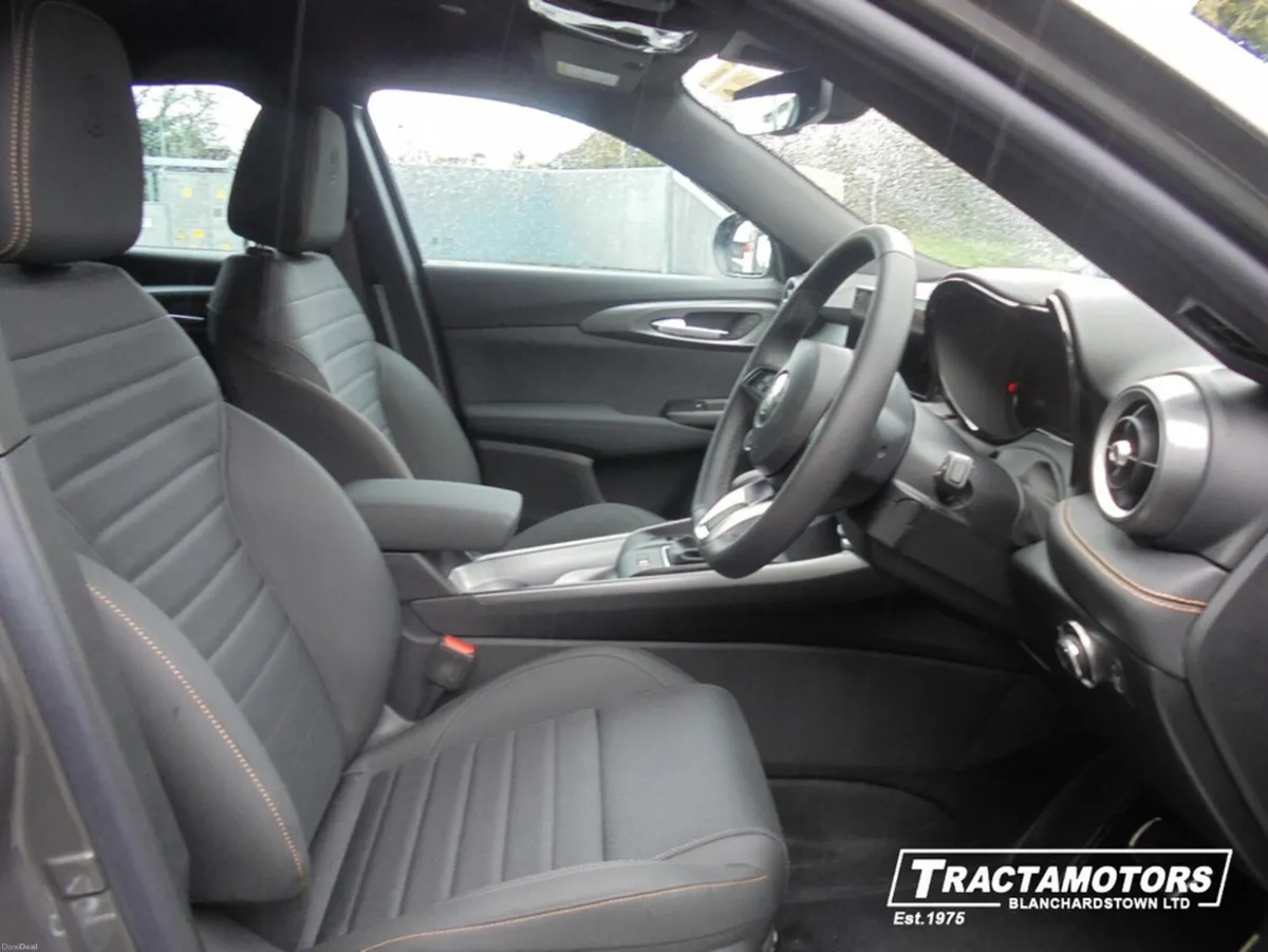 Alfa Romeo Tonale SPECIALE PHEV 1.3 280HP - Image 4