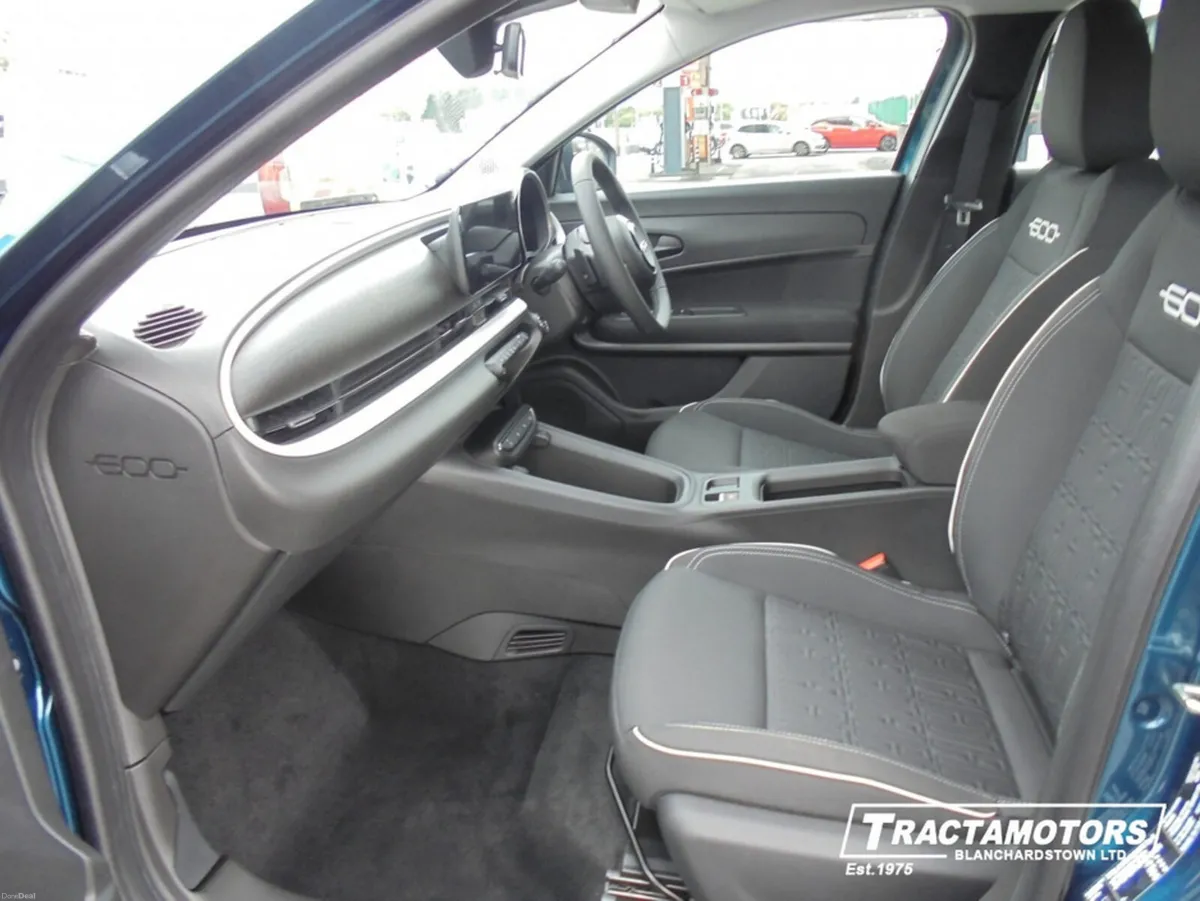 Fiat 600 DOLCE VITA HYBRID 1.2 AUTOMATIC - Image 4