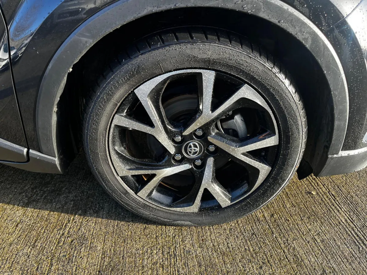 Toyota C-HR Toyota CHR G-model, huge spec every ex - Image 4
