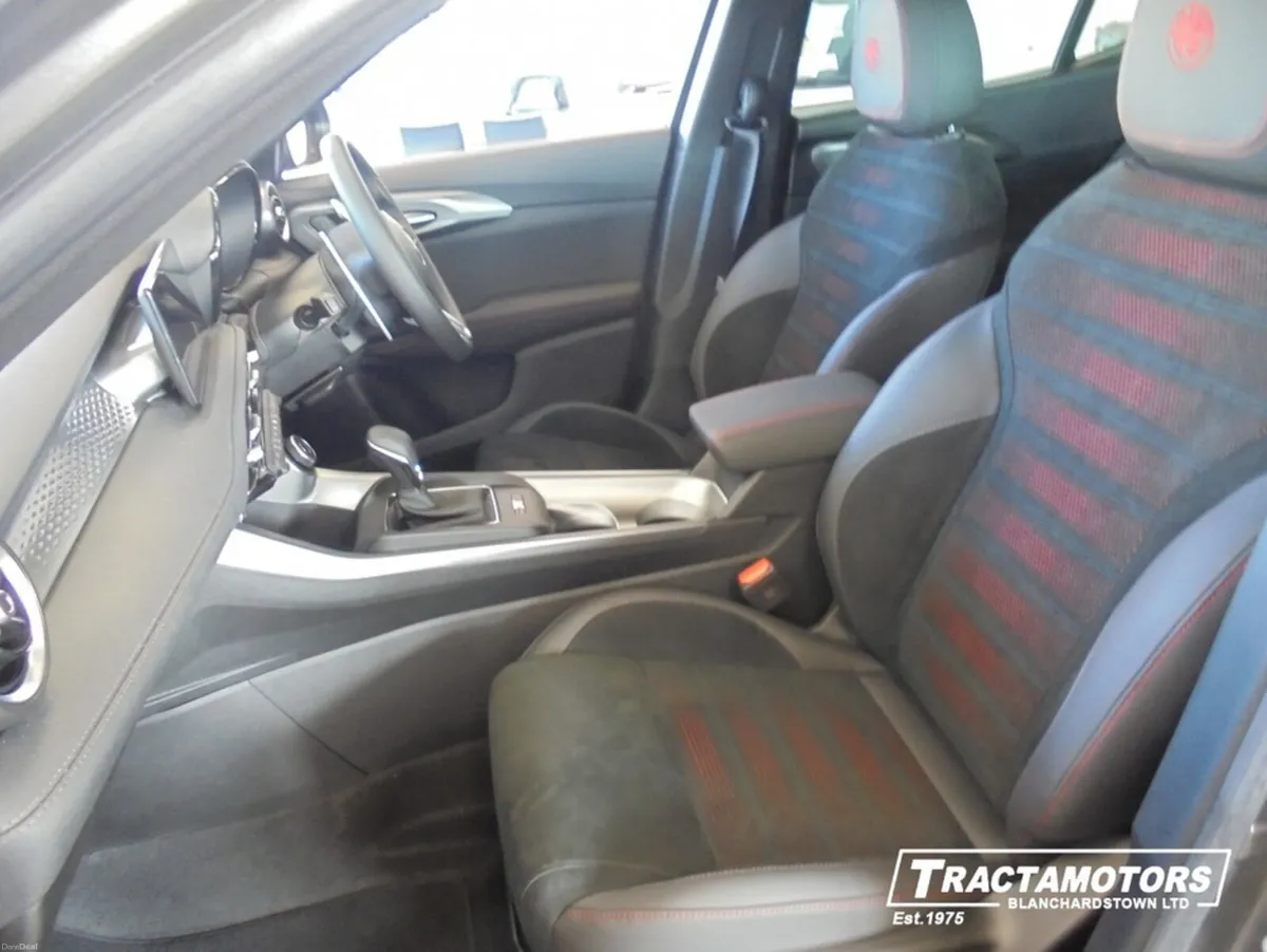 Alfa Romeo Tonale VELOCE 1.3 PLUG IN HYBRID 280BHP - Image 4