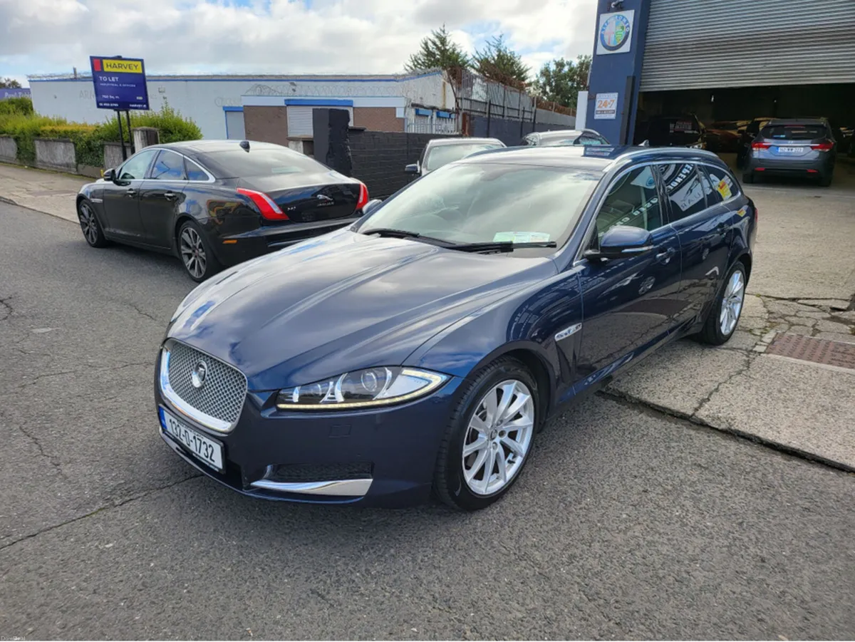 Jaguar XF SPORTBRAKE 2.2 D LUXURY 4DR AUTO// STUNN - Image 4
