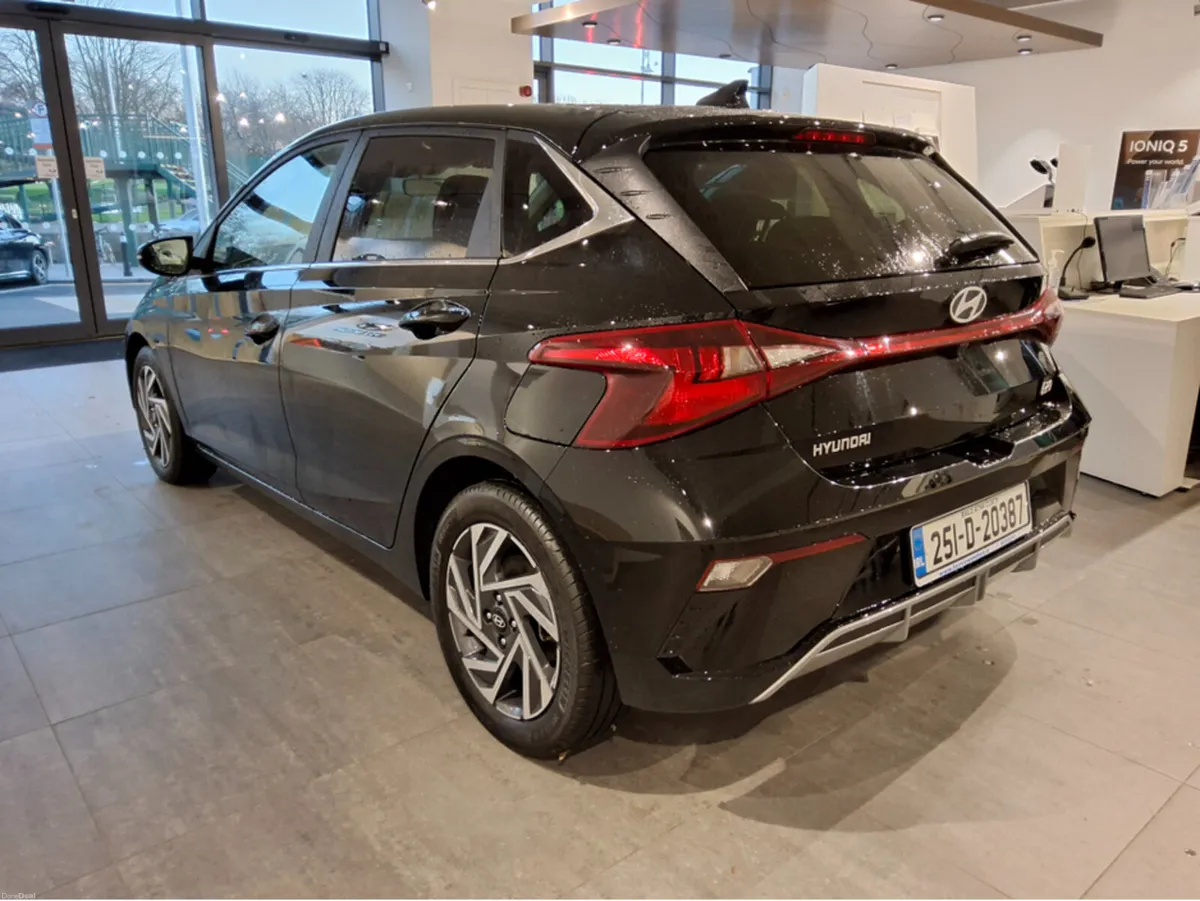 Hyundai i20 DELUXE PLUS AUTOMATIC - Image 4