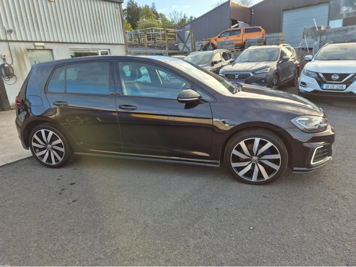 Volkswagen Golf GTE ADVANCE S-A - Image 2