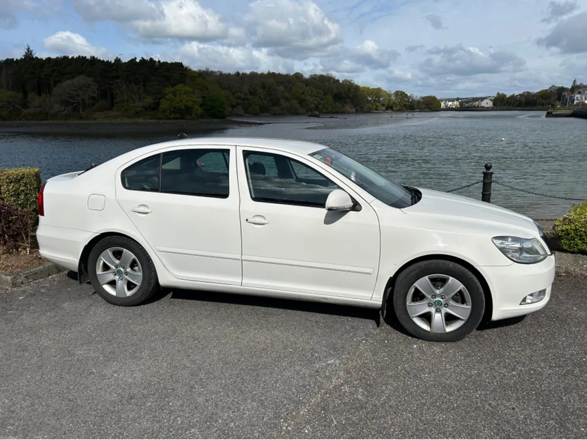 Skoda Octavia EXCLUSIVE 1.6 TDI 105HP 4DR - Image 4