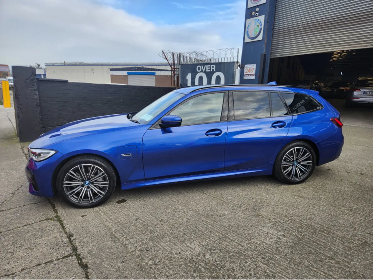 BMW 3-Series 330e 2.0 T M SPORT AUTO// TOURING EST - Image 6