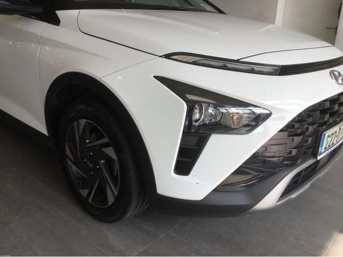 Hyundai Bayon EXECUTIVE ** BLACK ROOF ** - Image 6