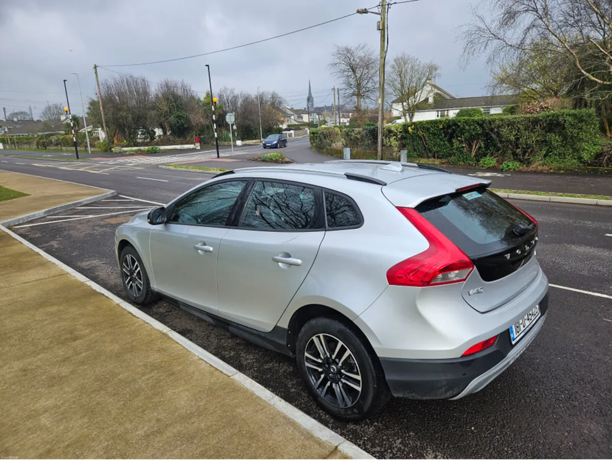Volvo V40 CROSS COUNTRY D2 PLUS ED 5DR - Image 5
