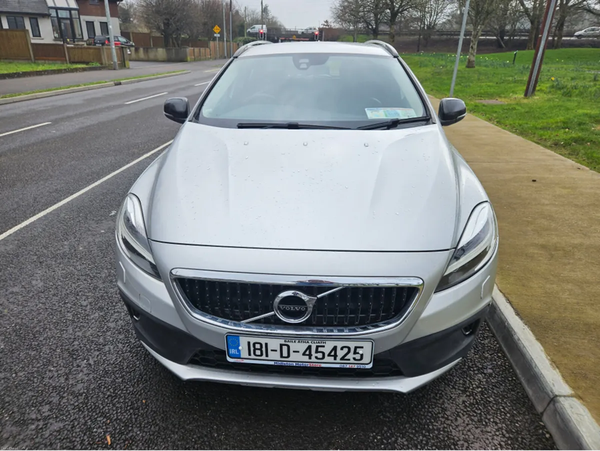 Volvo V40 CROSS COUNTRY D2 PLUS ED 5DR - Image 2