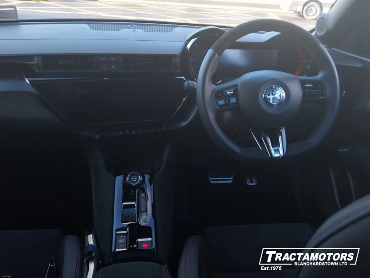 Alfa Romeo Junior VELOCE 54KWH 280HP BEV - Image 2