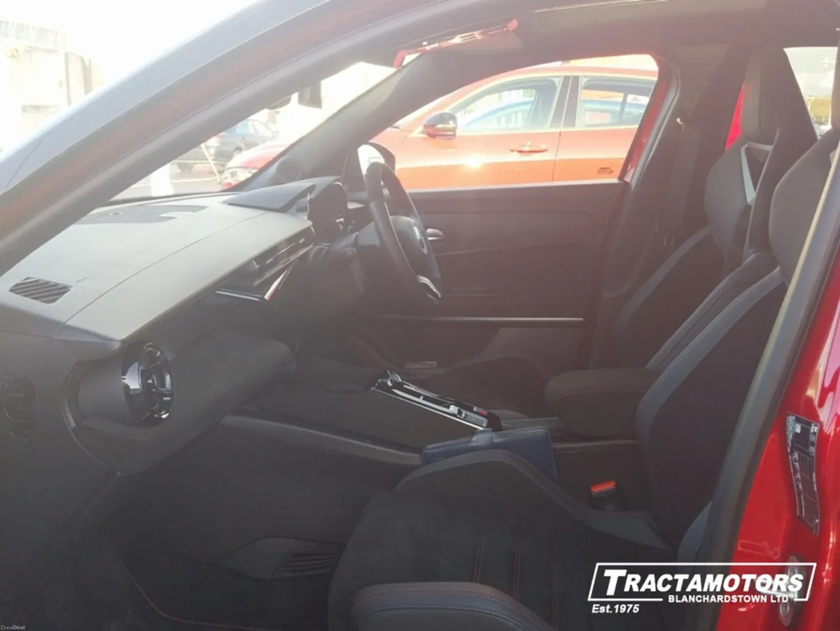 Alfa Romeo Junior VELOCE 54KWH 280HP BEV - Image 4