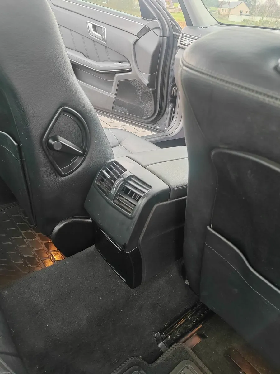 Mercedes-Benz E-Class 2012 - Image 2