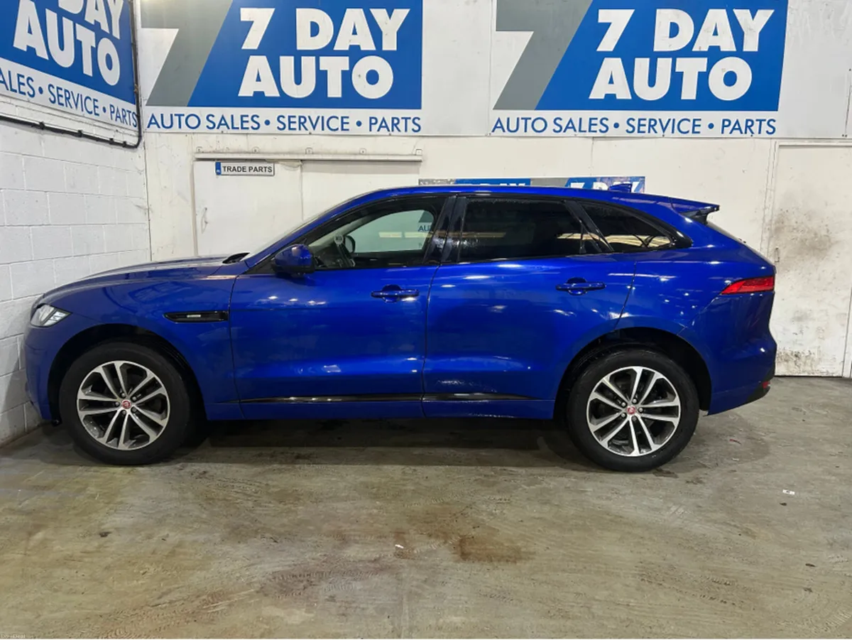 Jaguar F-Pace 2.0 D R-SPORT PAN ROOF AUTO AWD - Image 4