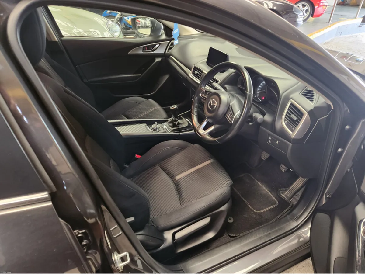 Mazda Mazda3 1.5 D 105PS EXECUTIVE SE 4DR // STUNN - Image 4