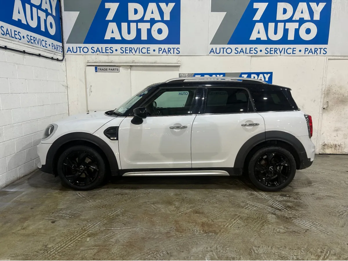 Mini Countryman 2.0D AUTO COOPER COUNTRYMAN - Image 4