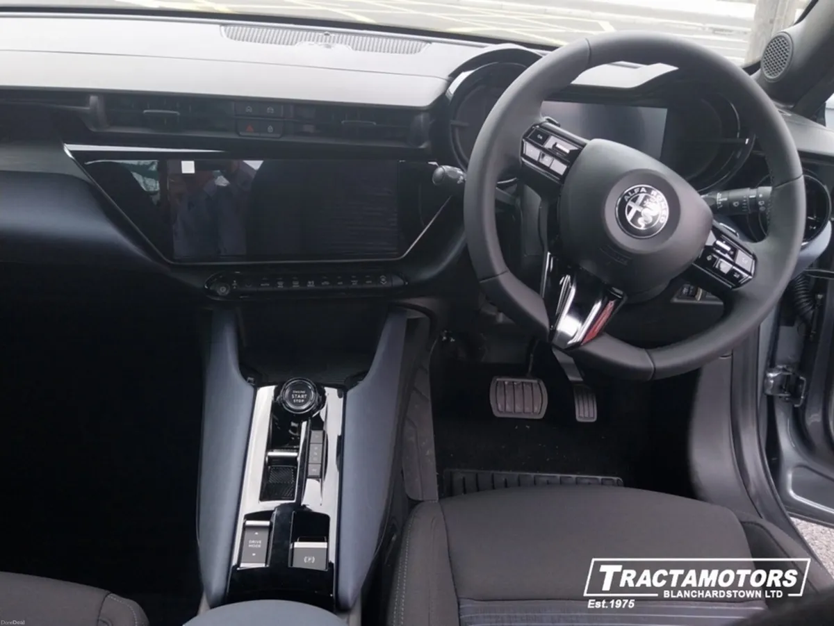 Alfa Romeo Junior 1.2 HYBRID IBRIDA - Image 2