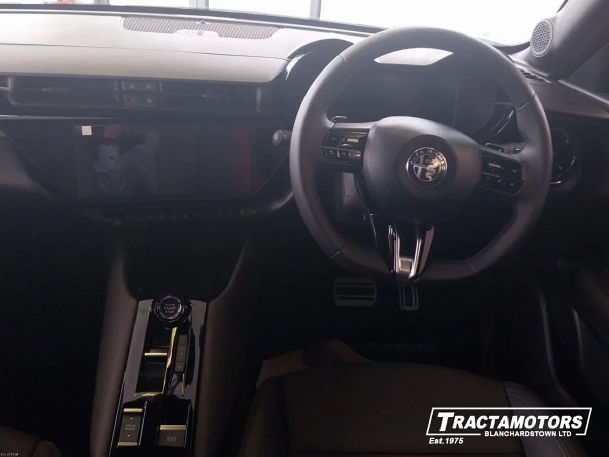 Alfa Romeo Junior IBRIDA TECH PACK PREMIUIM PACK - Image 2