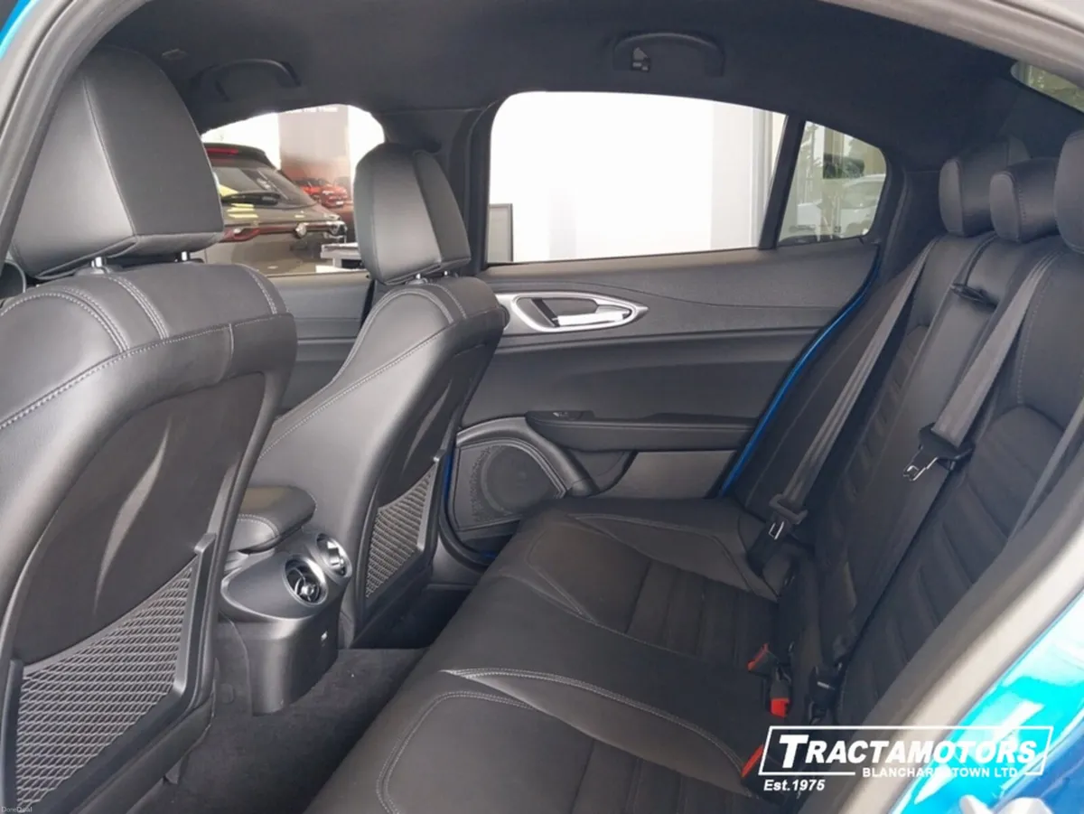 Alfa Romeo Giulia VELOCE 2.0 RWD - Image 3