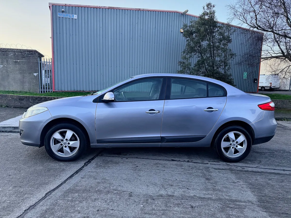 Renault Fluence 2011 AUTOMATIC Taxed - Image 2