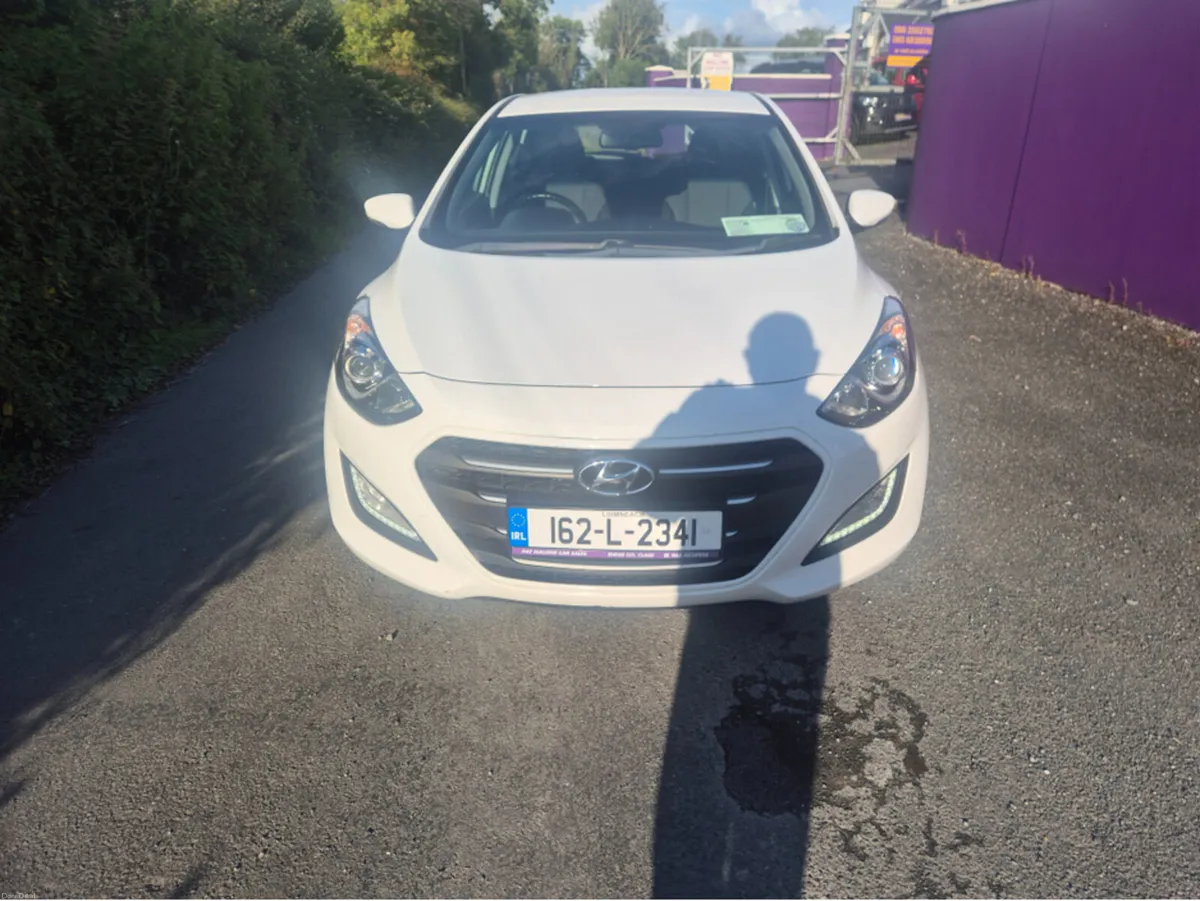 Hyundai i30 SE NAV BLUE DRIVE 110 5DR 110PS - Image 4