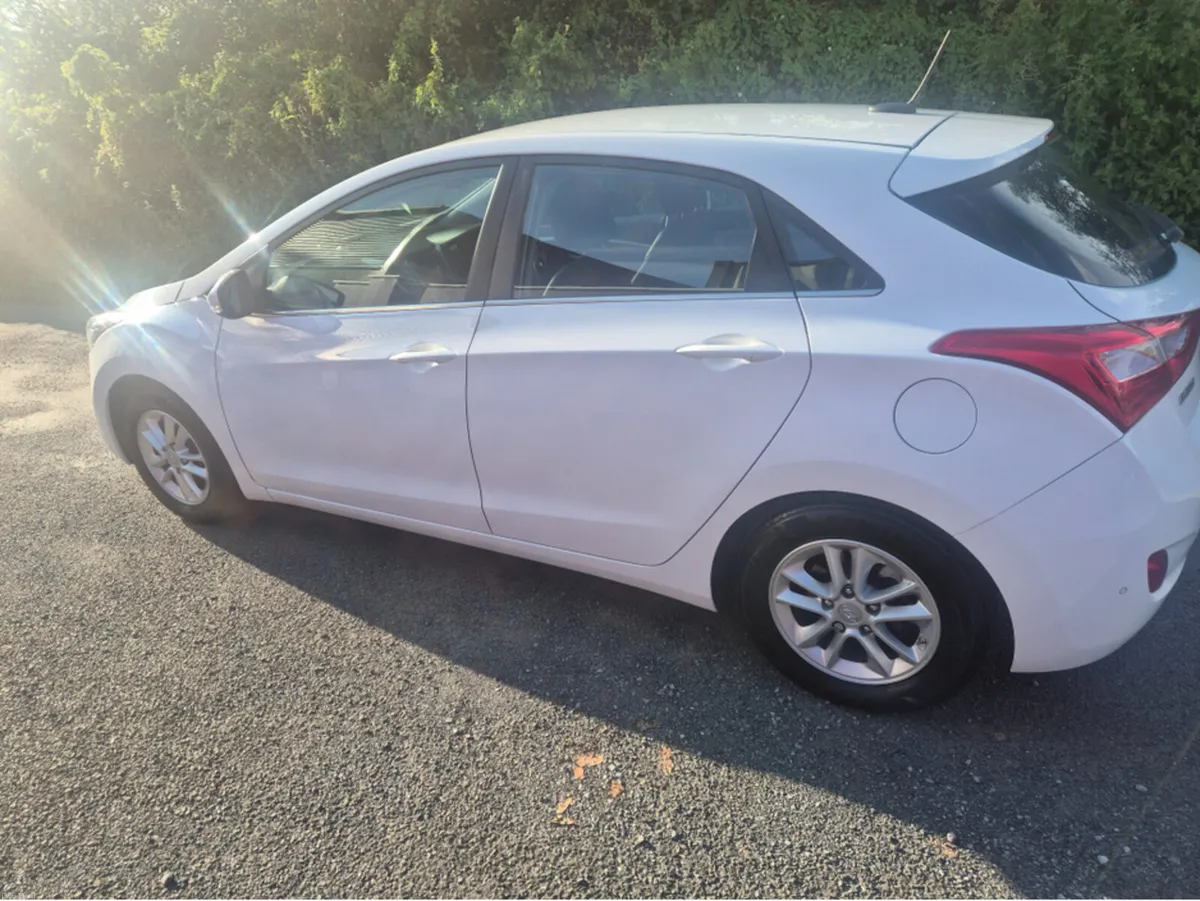 Hyundai i30 SE NAV BLUE DRIVE 110 5DR 110PS - Image 6