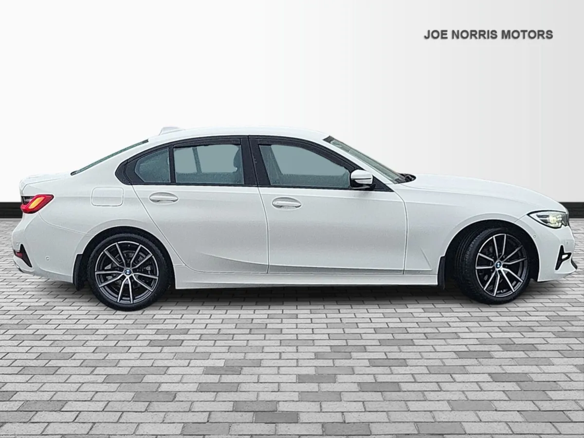 BMW 3-Series 318 D SPORT AUTO - Image 4