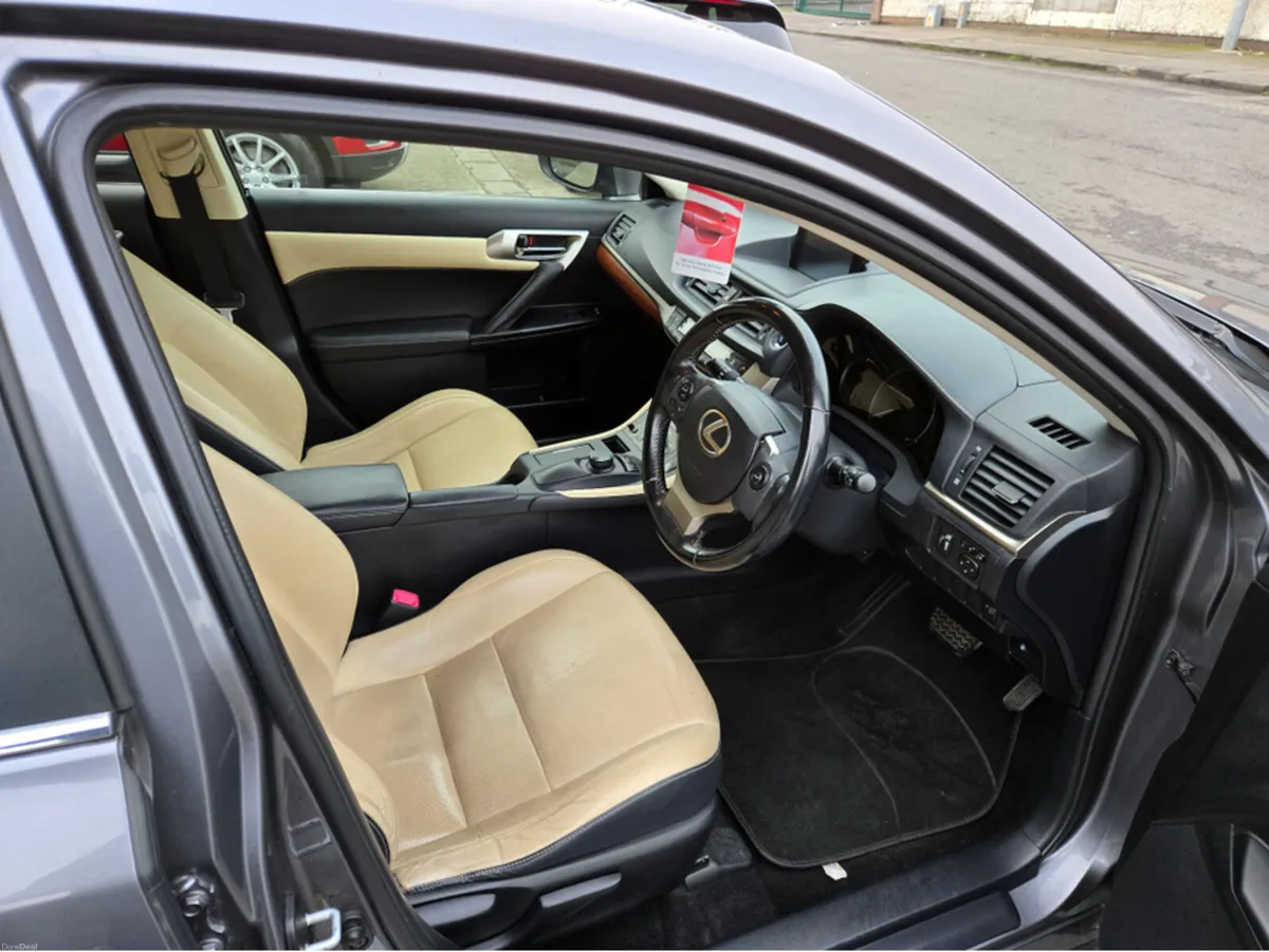 Lexus CT MC EXECUTIVE 4DR AUTO... VERY CLEAN EXAMP - Image 5