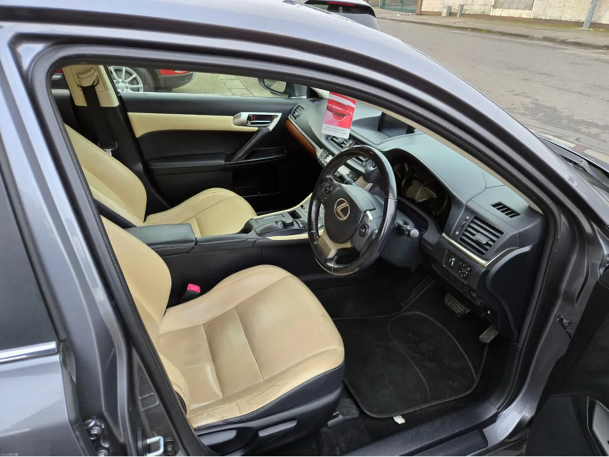 Lexus CT MC EXECUTIVE 4DR AUTO... VERY CLEAN EXAMP - Image 4