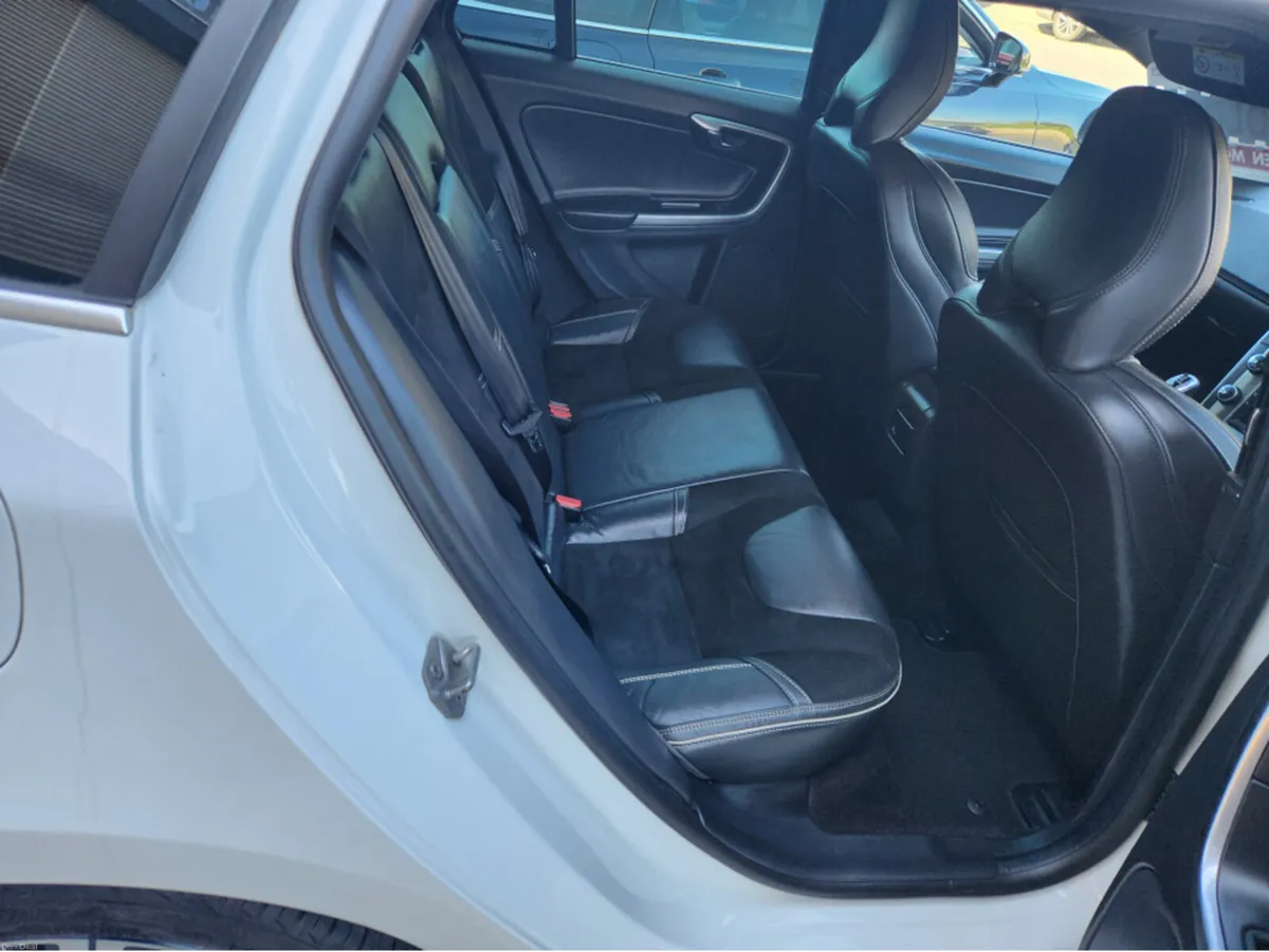 Volvo V60 2.0 D D4 R-DESIGN NAV 190BHP 5DR// SERIO - Image 3