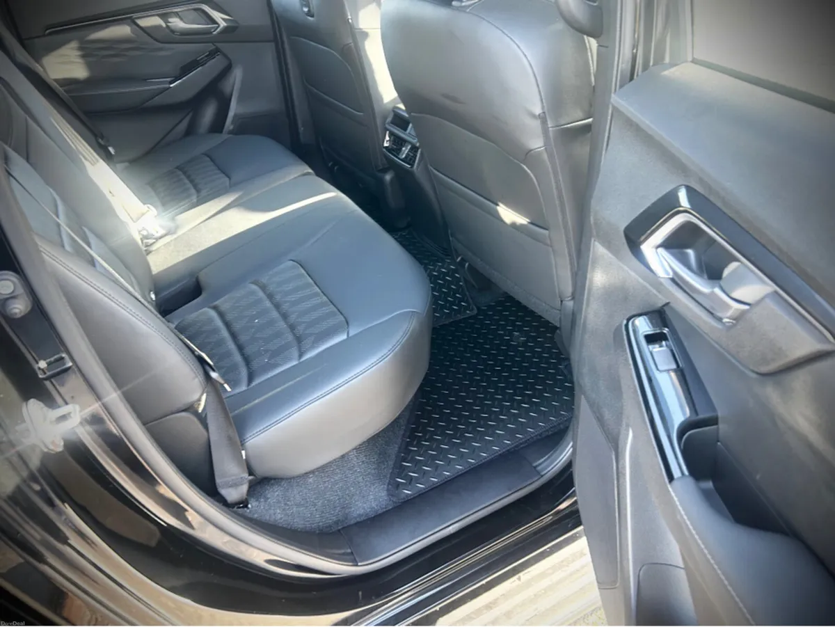 Isuzu D-Max 2025 MODEL RANGE LSE AUTO WITH CANOPY - Image 3