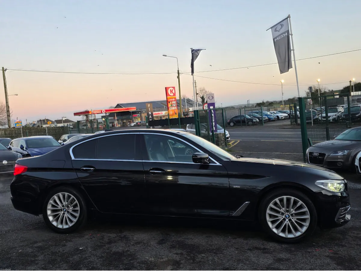 BMW 5-Series ( 172 REG ) 523D LUXURY UPGRADED PACK - Image 6