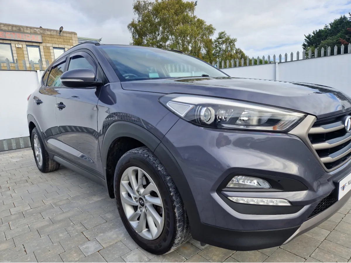 Hyundai Tucson PREMIUM 5DR - Image 2