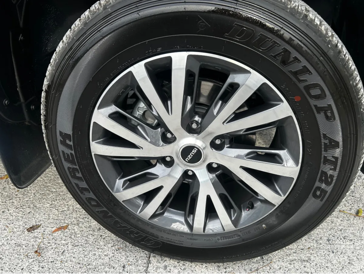 Isuzu D-Max LS AUTO 5 SEATER €333 ROAD TAX - Image 4