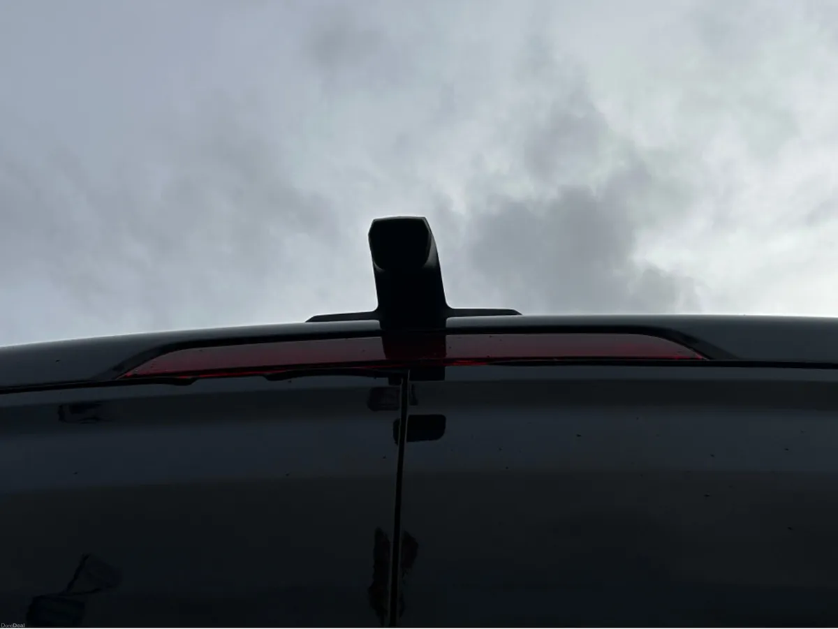 Maxus DELIVER 9 FWD IN BLACK METALLIC - Image 3