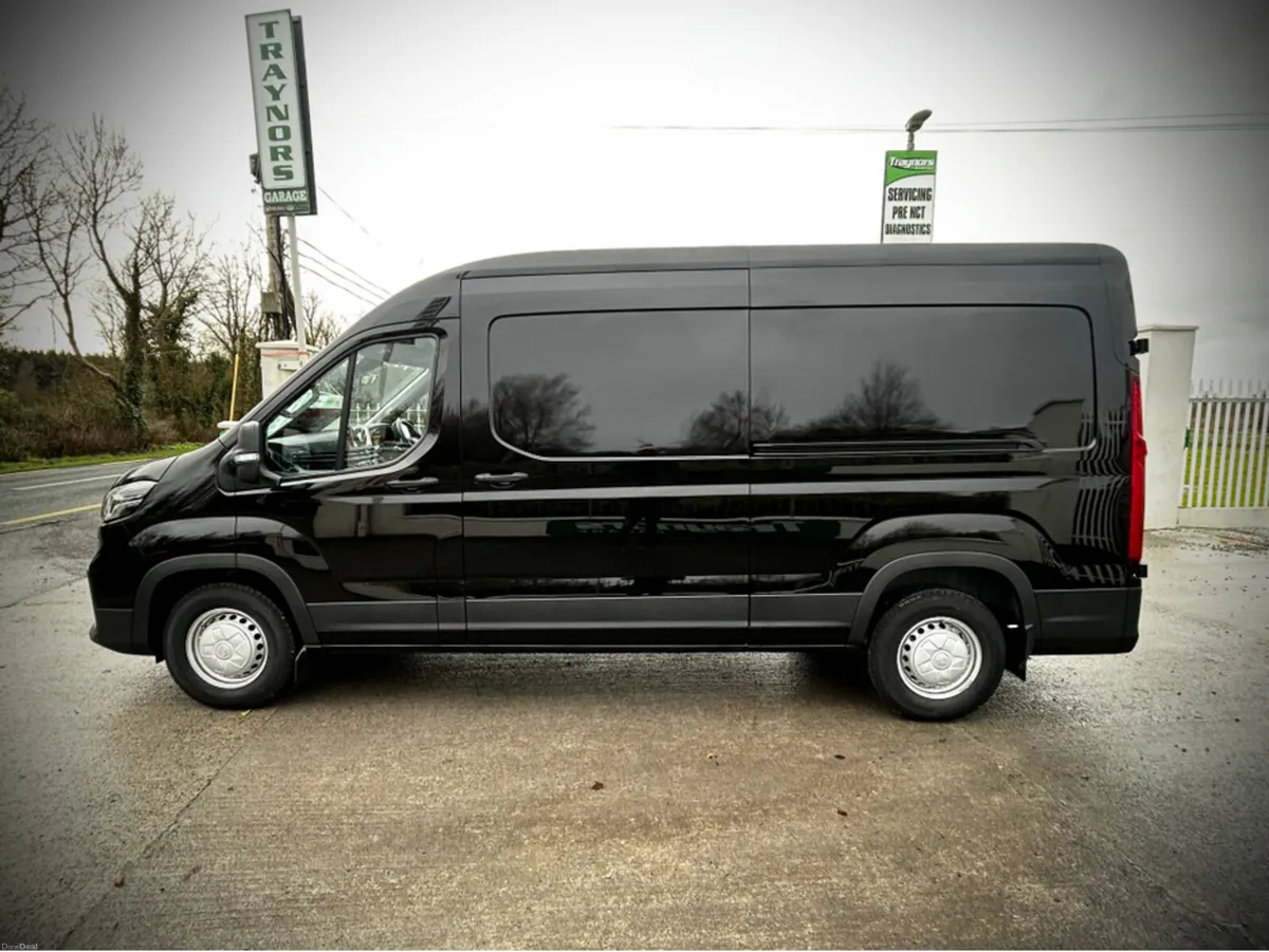 Maxus Other FWD IN BLACK METALLIC - Image 5