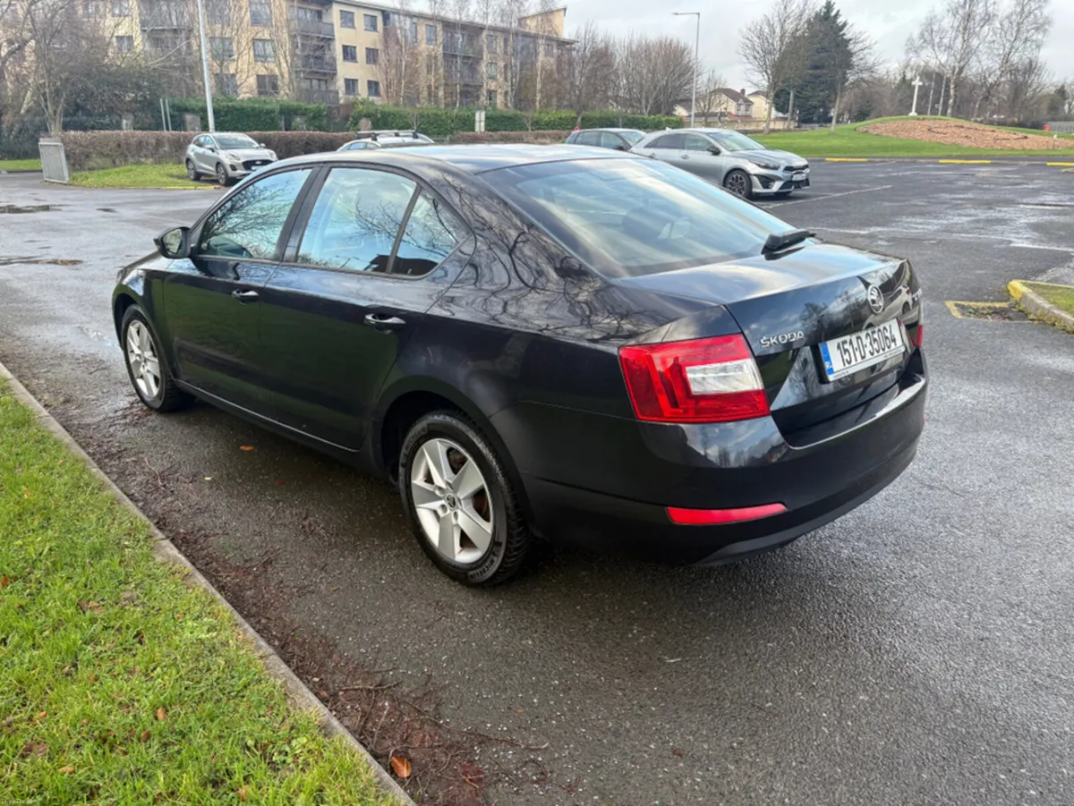 Skoda Octavia AMBITION 1.6 TDI 105HP DSG 4 4DR AUT - Image 4