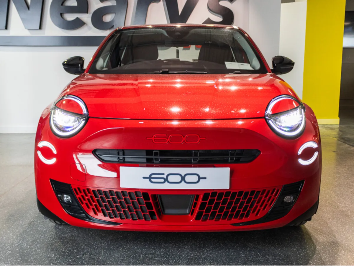 Fiat 600 600e Red 54Kwh - Image 2