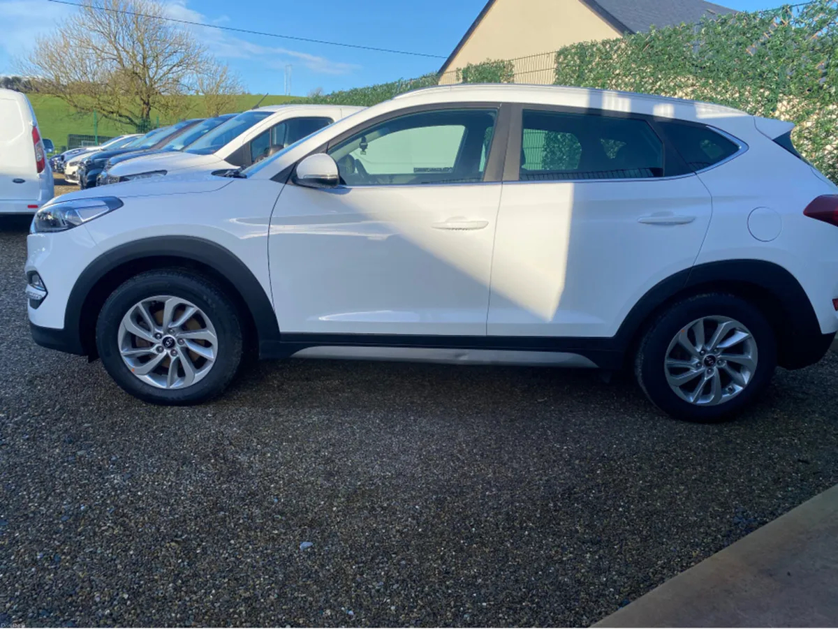 Hyundai Tucson 1.7 PREMIUM BLD 116PS 5 5DR - Image 4