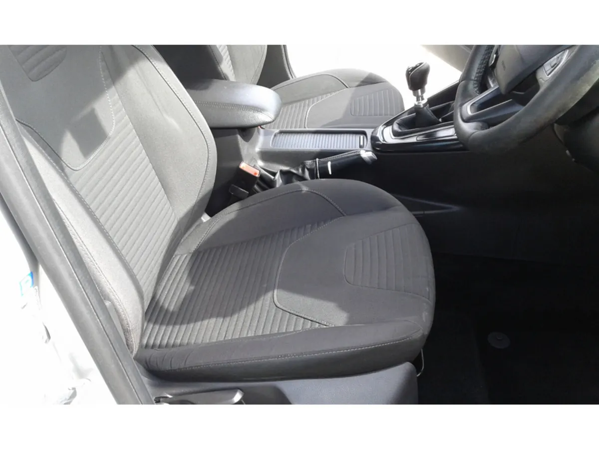 Ford Focus TITANIUM 1.5 TD 95PS 6SPEED 4DR - Image 2