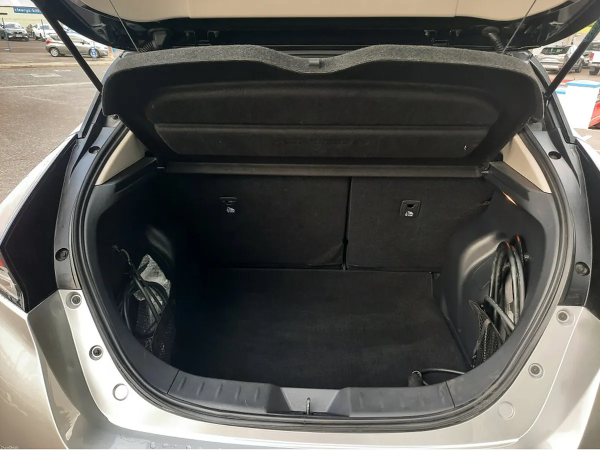 Nissan Leaf 62K EV SV PREMIUM 62KW  4DR AUTO - Image 4