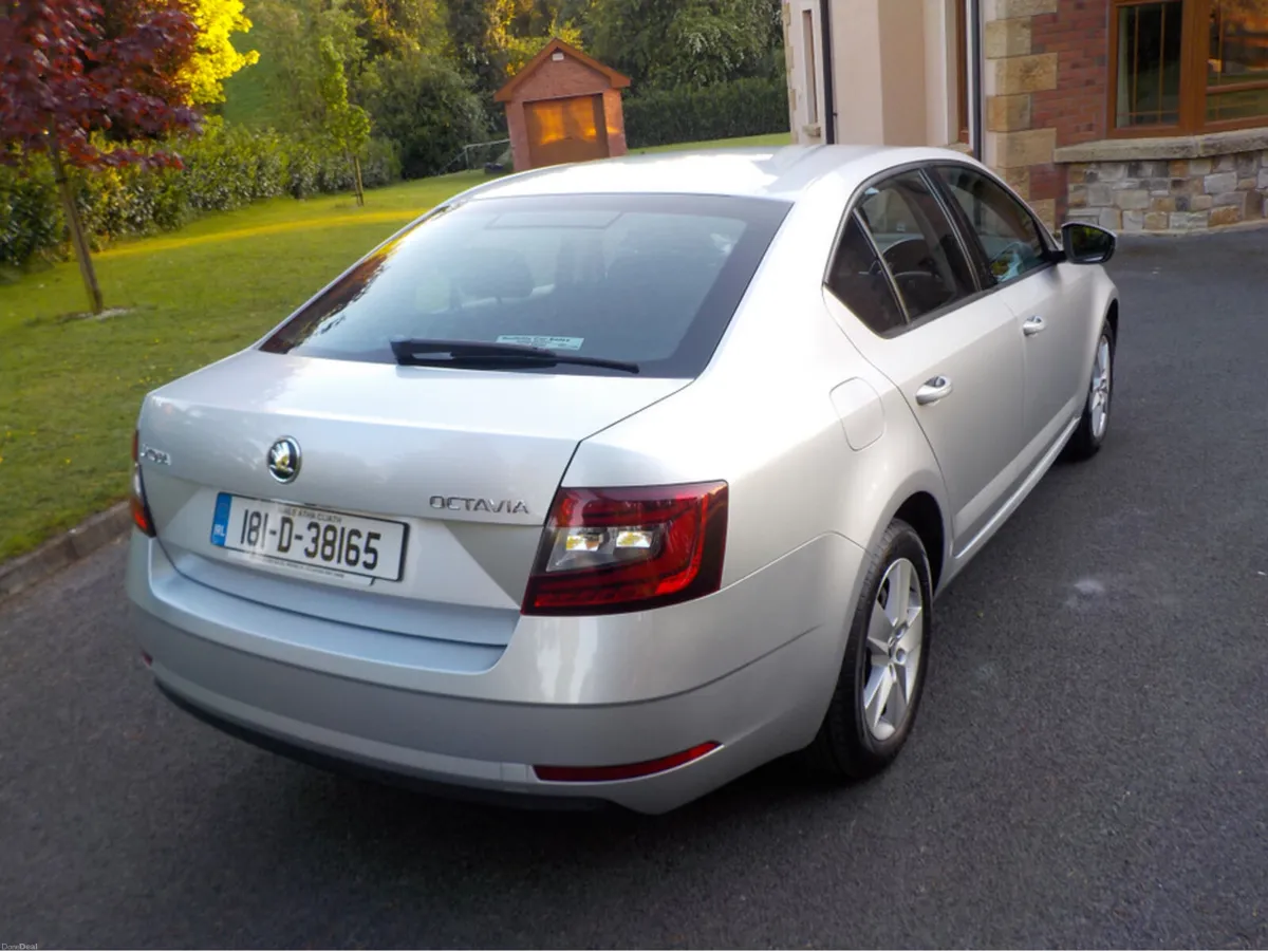 Skoda Octavia Ambition DSG        1.6 TDi. .115 Bh - Image 5