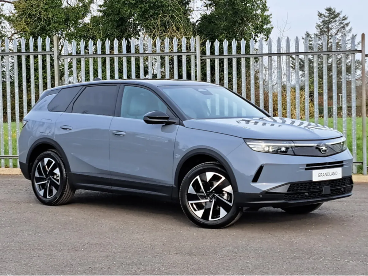 Opel Grandland GS 136BHP HYBRID *LEATHER PACK* - Image 2