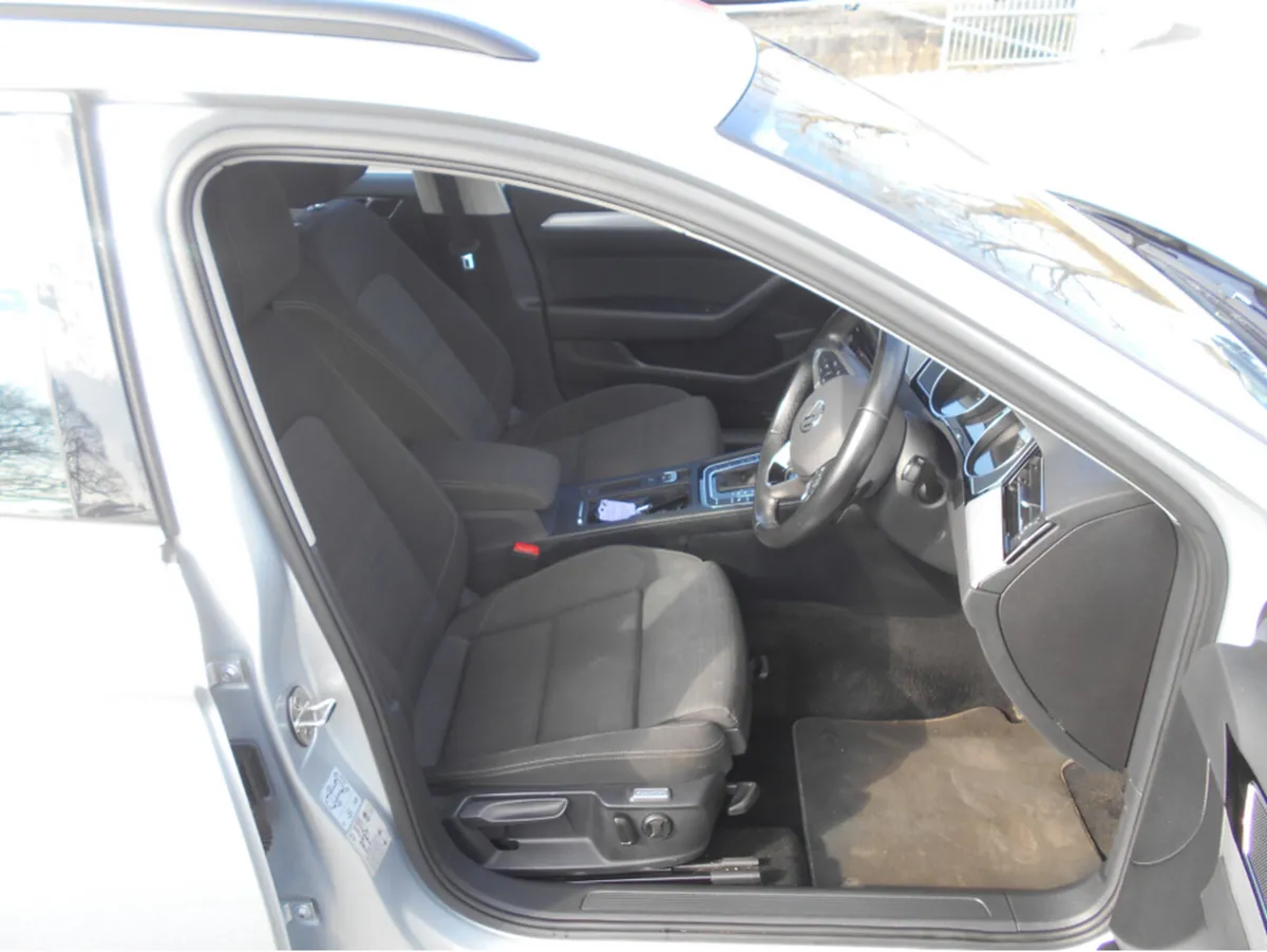 Volkswagen Passat SE NAV TDI S-A AUTO - Image 5