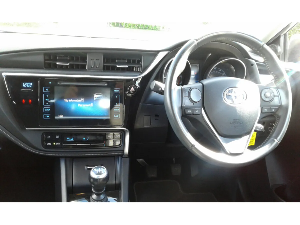 Toyota Auris BUSINESS EDITION TSS D D-4D TOURING S - Image 4