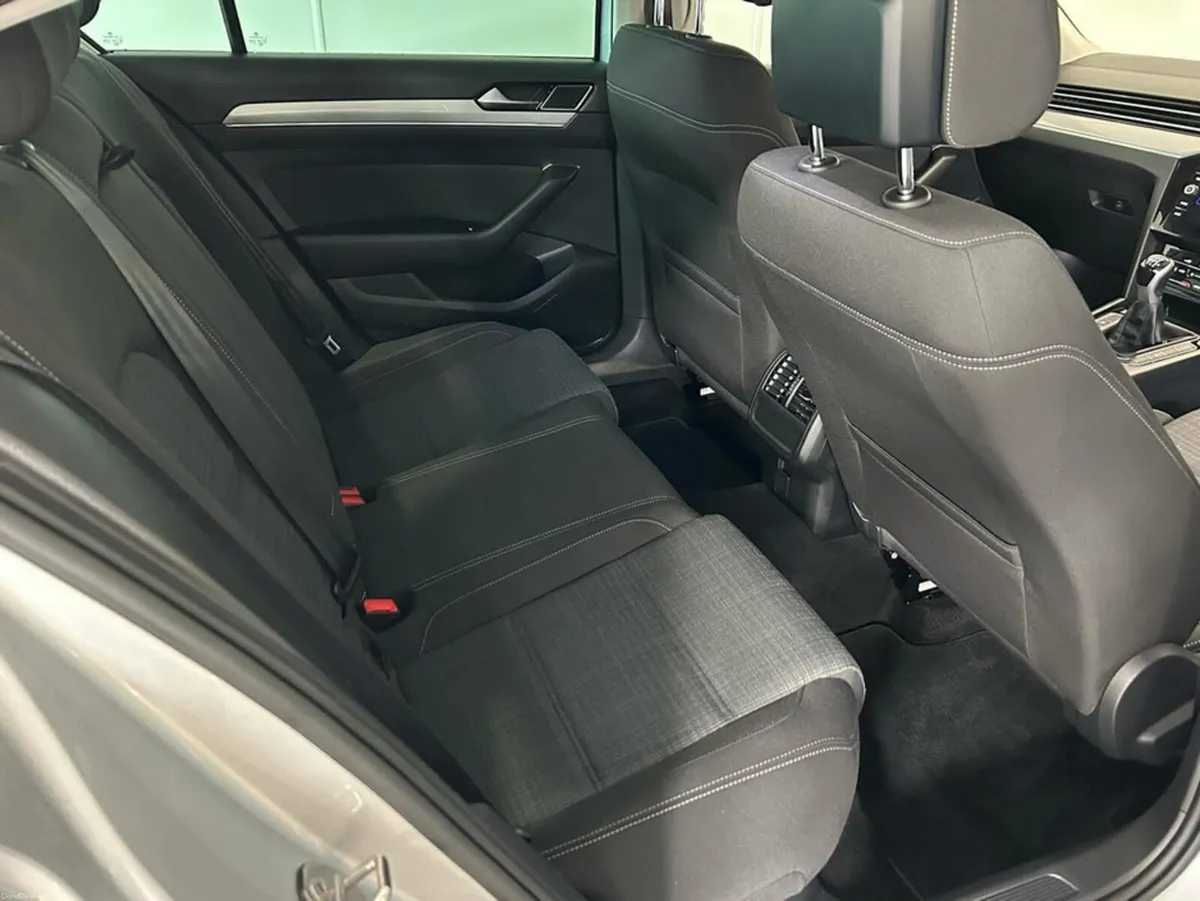Volkswagen Passat BUSINESS 2.0 TDI MANUAL 6SPEED F - Image 2
