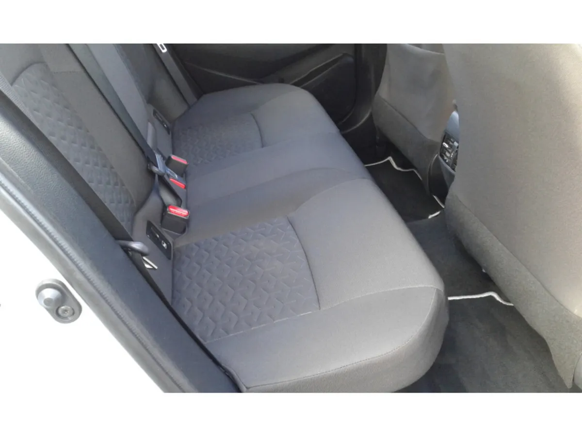 Toyota Corolla ICON TECH HEV CVT estate - Image 3