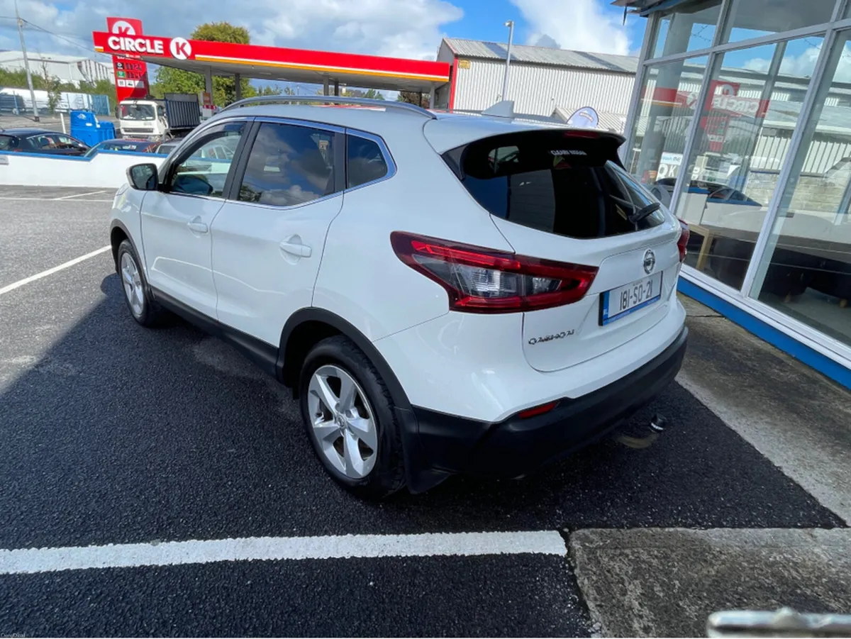 Nissan Qashqai 1.5 SV 18 4DR - Image 3