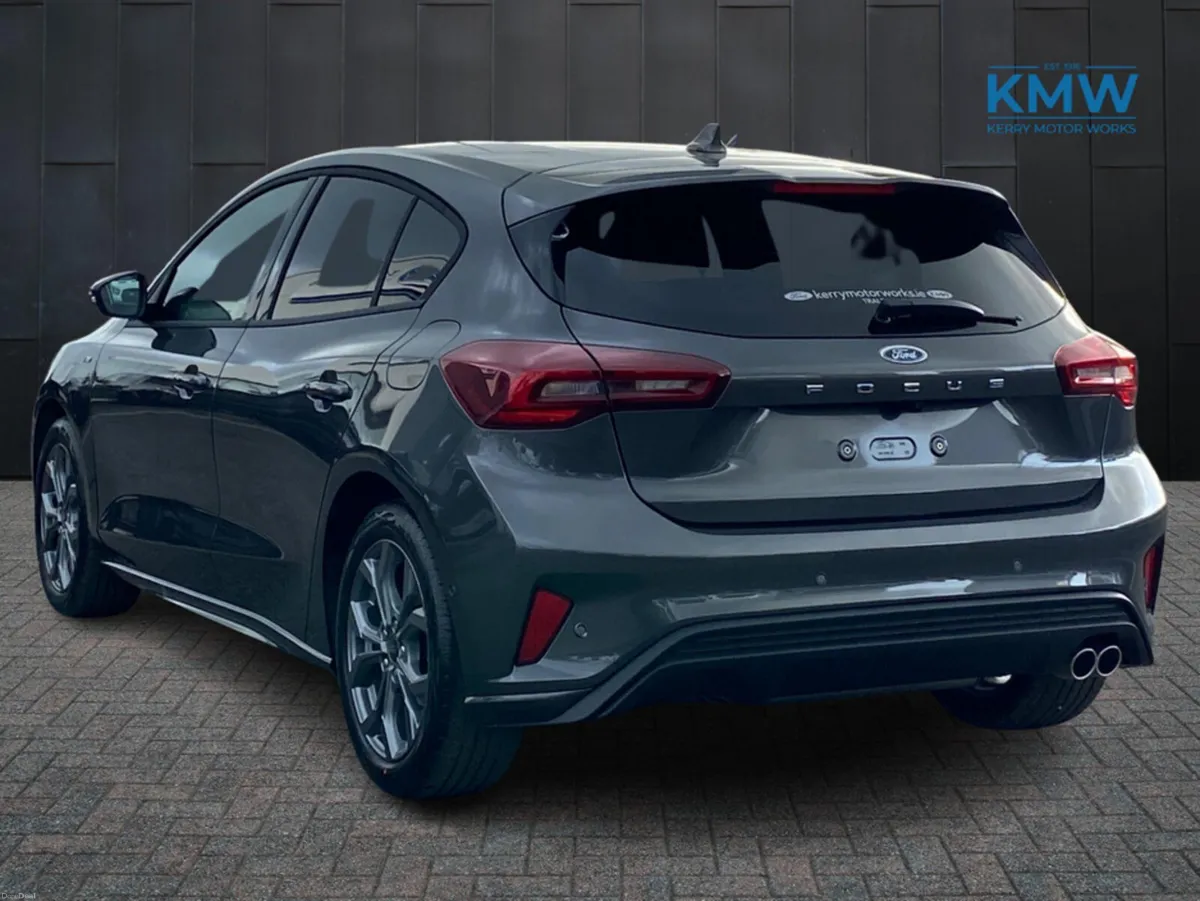 Ford Focus 1.0 125BHP ST-Line..Parking pack/Design - Image 4